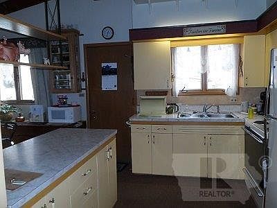 4th image of 1110 Oakwood Dr