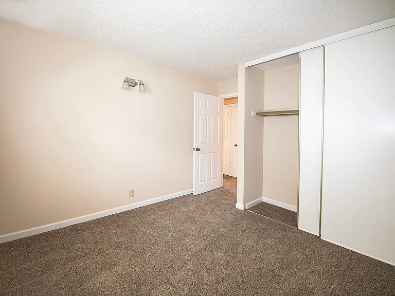 Willow Run Apartments — Photo 33