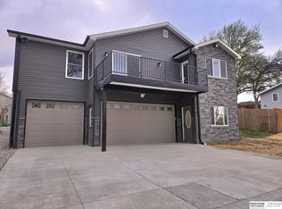 612 S 6th St, Plattsmouth, NE 68048