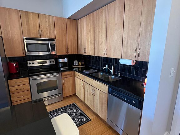 3rd image of 535 S Upper St APT 402