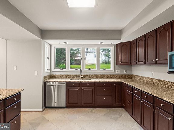3rd image of 15253 Surrey House Way