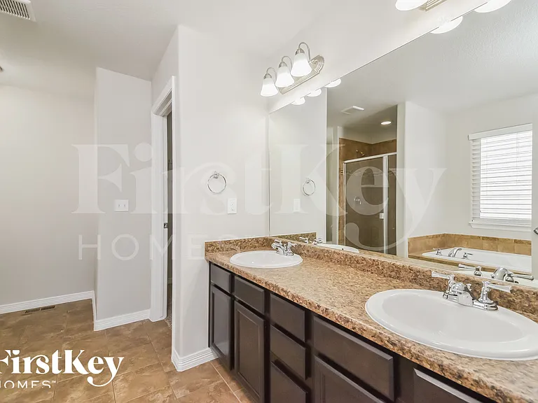 7495 Araia Dr — Photo 9