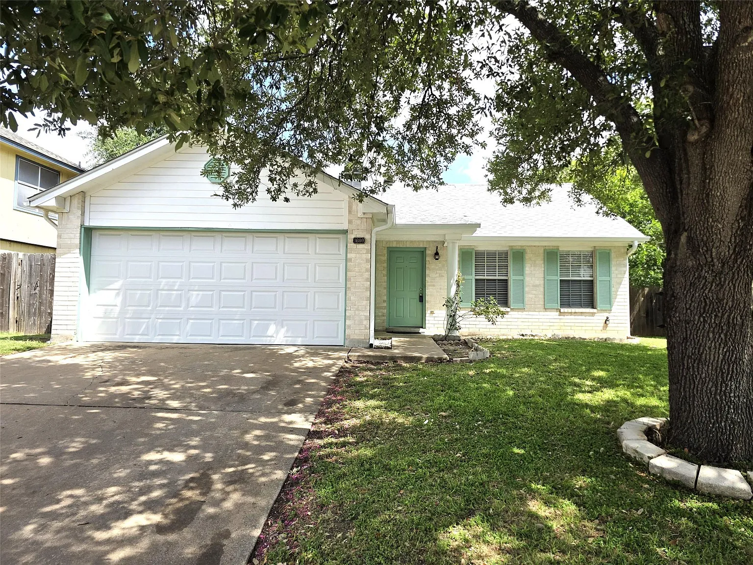 3 bed, 2.5 bath, 1405 sqft, $1,995 — Photo 1