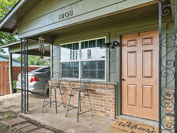 2nd image of 1203 Mills St