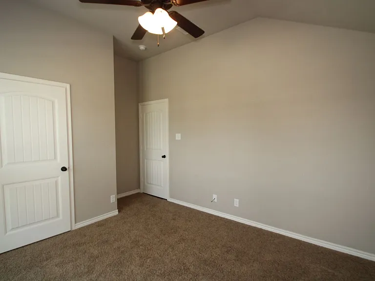 902 Clanton Cv — Photo 31