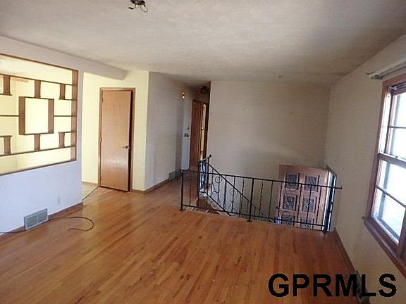 5th image of 409 Westcott Dr