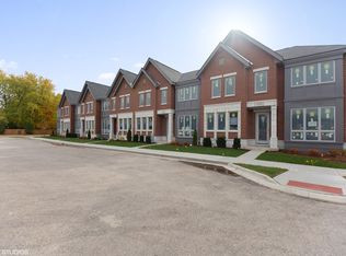 1289 Gateway Ct, Northbrook, IL 60062