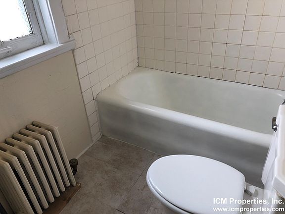 4th image of 526 W Briar Pl #9D