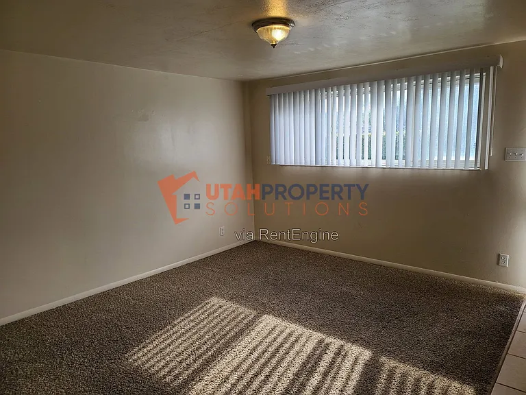 4951 S Center St #6 — Photo 5