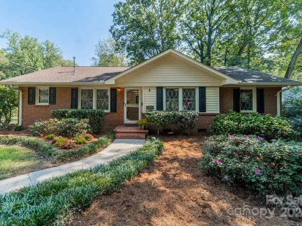 6301 Rosecrest Dr, Charlotte, NC 28210