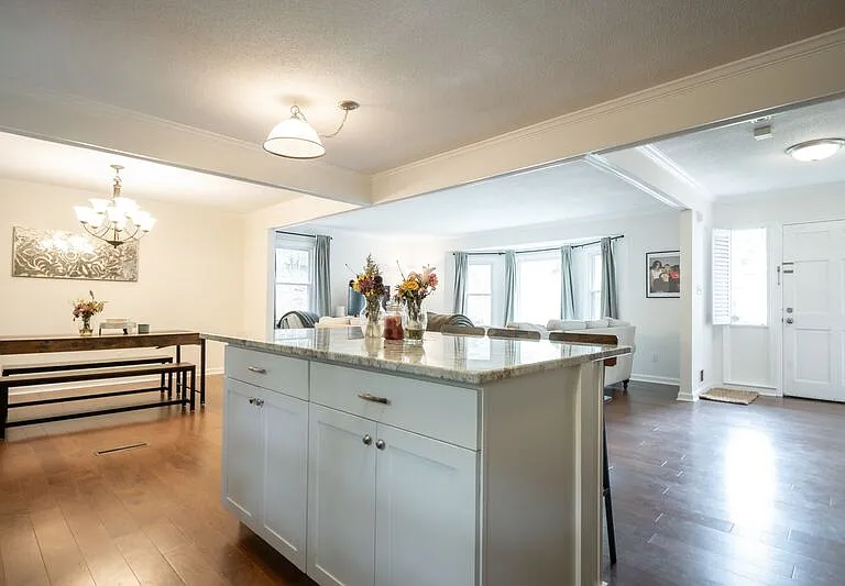 281 Rhodes Dr — Photo 5