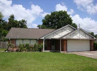 100 Draeger Dr, West Columbia, TX 77486