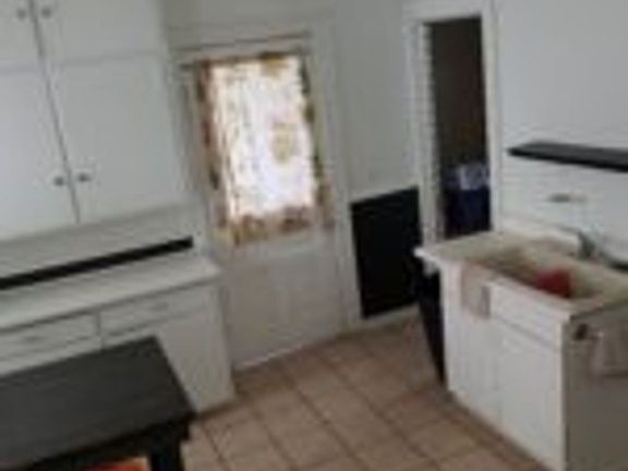 5th image of 2951 N Fratney St
