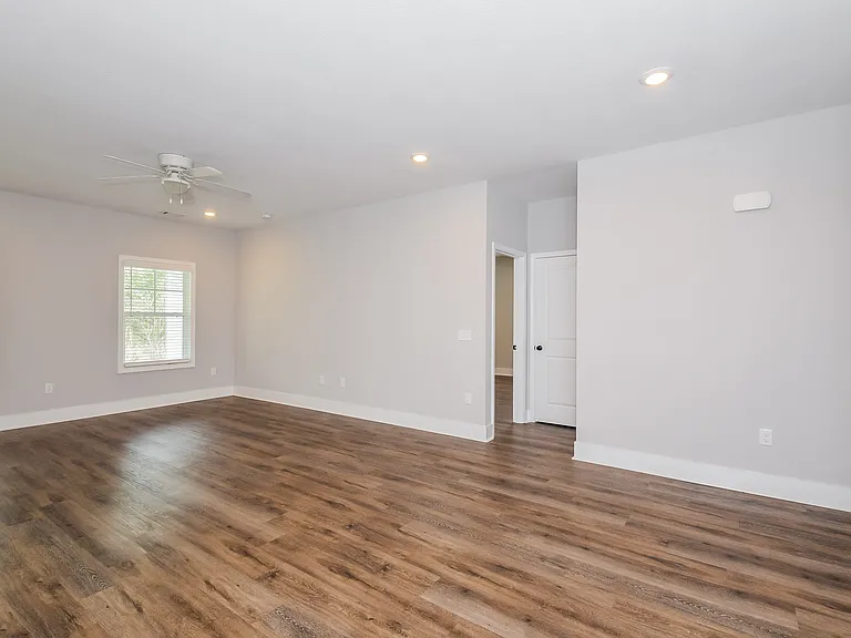 54 Laura Ct — Photo 6