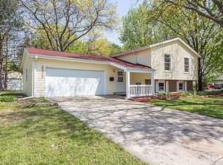 2327 Westminster St, Wheaton, IL 60189