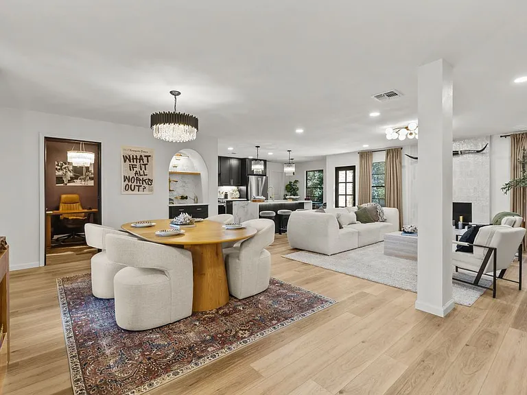 2822 Low Oak St — Photo 3