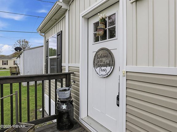 3rd image of 45 Tree Line Ln