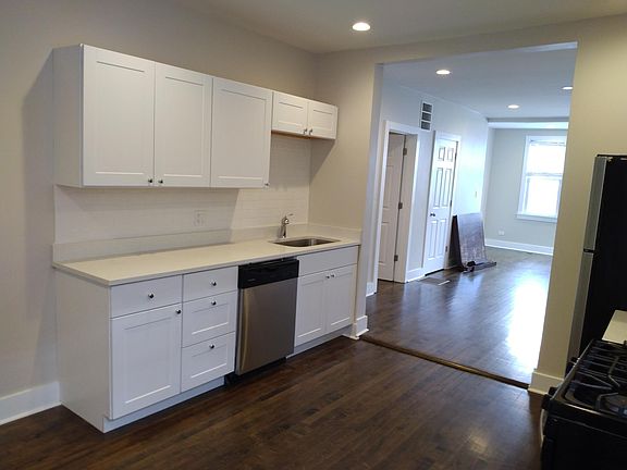 5th image of 3431 W Dickens Ave #1