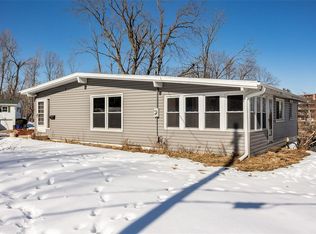 3212 Rosewood Ct NE, Cedar Rapids, IA 52402