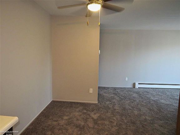 5th image of 32175 Beaconsfield St #40