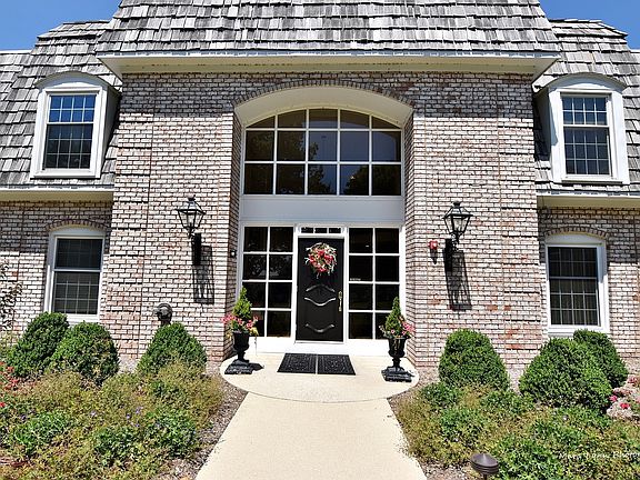 2nd image of 1 Normandie Dr APT 201