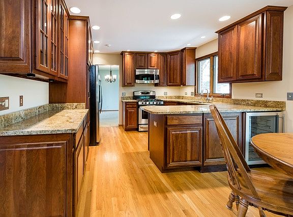 5th image of 760 Yorkshire Ln