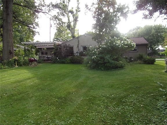 2nd image of 142 S Country Club Ct