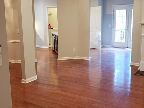 3rd image of 742 Gardenside Cir SE