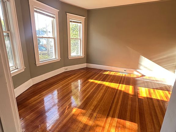 4th image of 70 Ardell St Floor 1