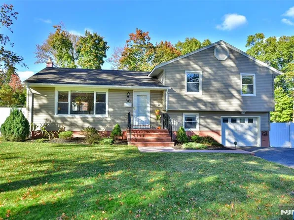 30 Homestead St, Hillsdale, NJ 07642