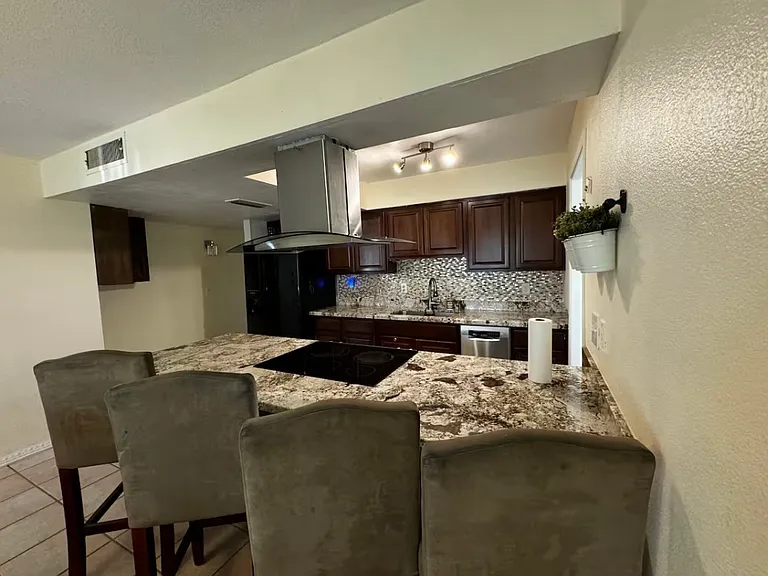 1213 W Galveston St — Photo 7