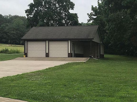 Detached Garage & Shop