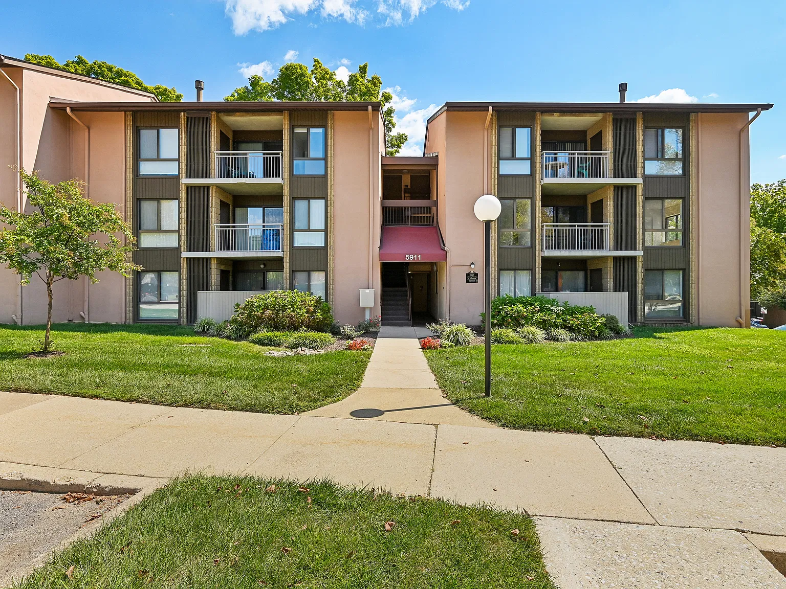 1 bed, 732 sqft, $1,680 — Photo 3