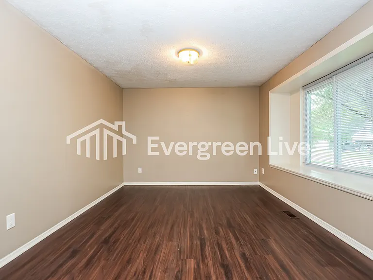 2925 Maureen Ct — Photo 7