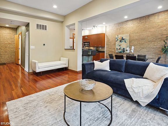 4th image of 1332 W Estes Ave APT 3S