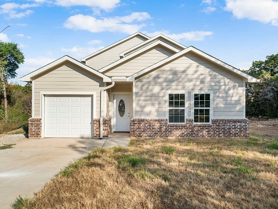 1st image of 904 Plains Ct