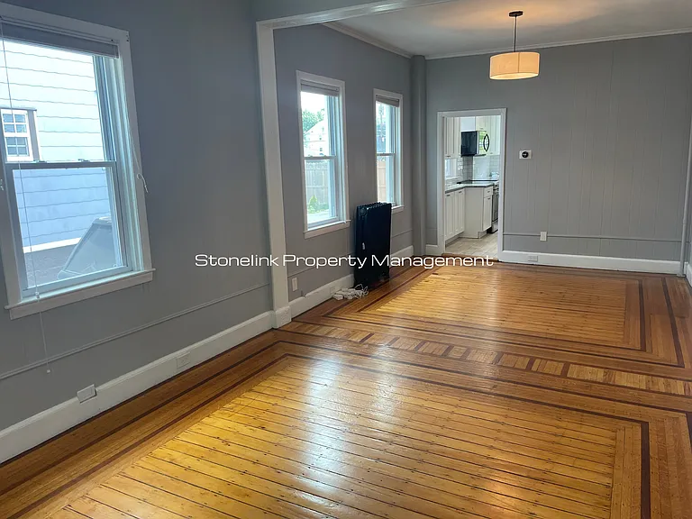 340 Smith St — Photo 9