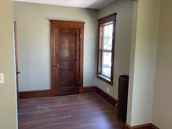 2nd image of 832 W Iglehart Ave