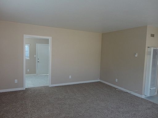 3rd image of 3072-74 Vancouver Ave