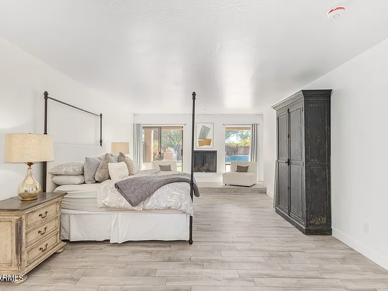 4450 E Camelback Rd #1 — Photo 28