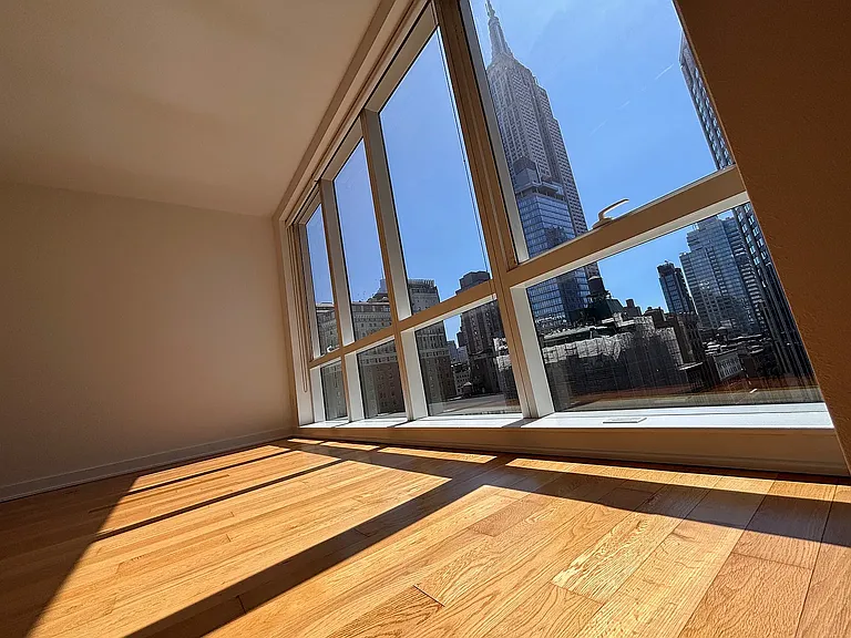 885 6th Ave #14C — Photo 2