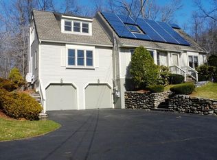 22 Stone Hedge Dr, Leominster, MA 01453