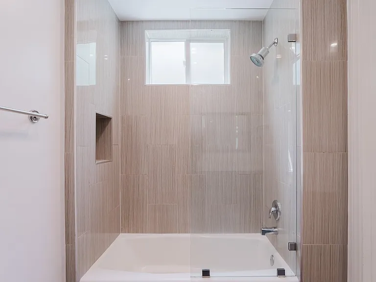 13551 Burbank Blvd #1 — Photo 27