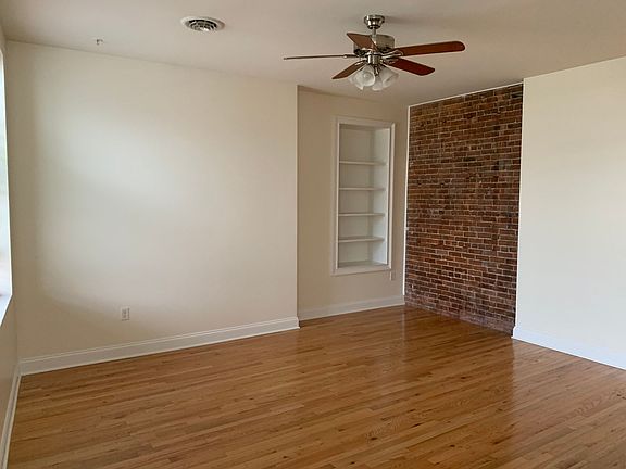 3rd image of 124 Main St APT 2