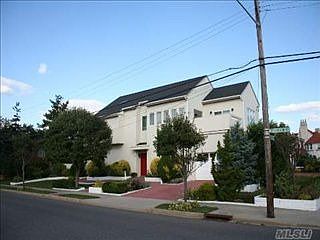 4th image of 204 Laurelton Blvd