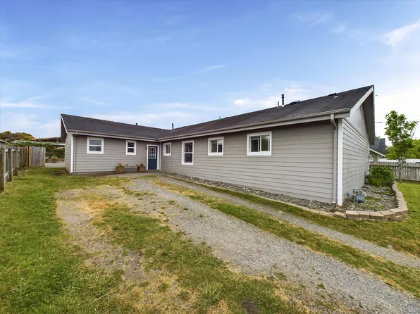 1124 Hayes Rd, McKinleyville, CA 95519