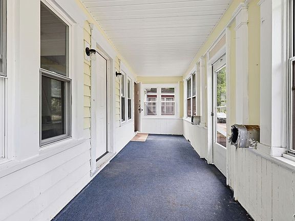 5th image of 136 Wadsworth St