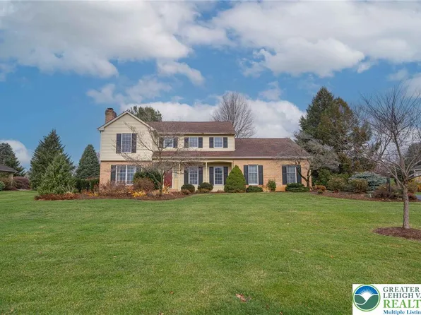 4652 Oakwood Ln, Nazareth, PA 18064