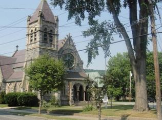 39 Commercial St, Adams, MA 01220