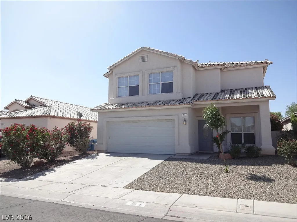 4 bed, 2.5 bath, 2321 sqft, $2,200 — Photo 3